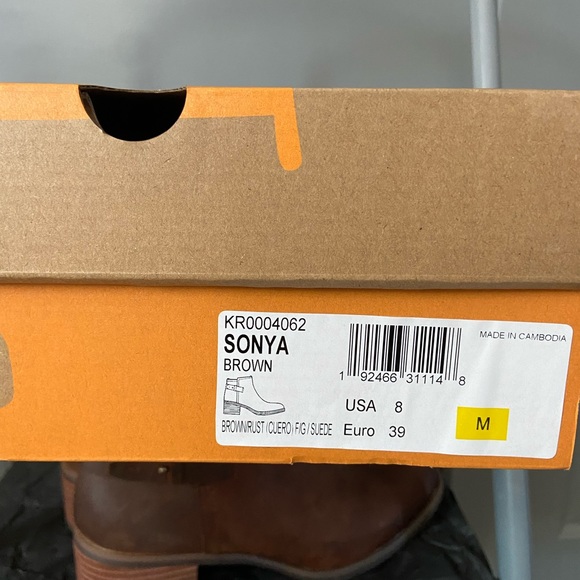 NIB Korks Sonya Distressed Leather Boot - Picture 10 of 10